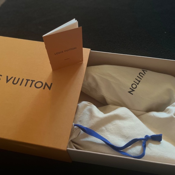 Men’s Louis Vuitton - Picture 2 of 5